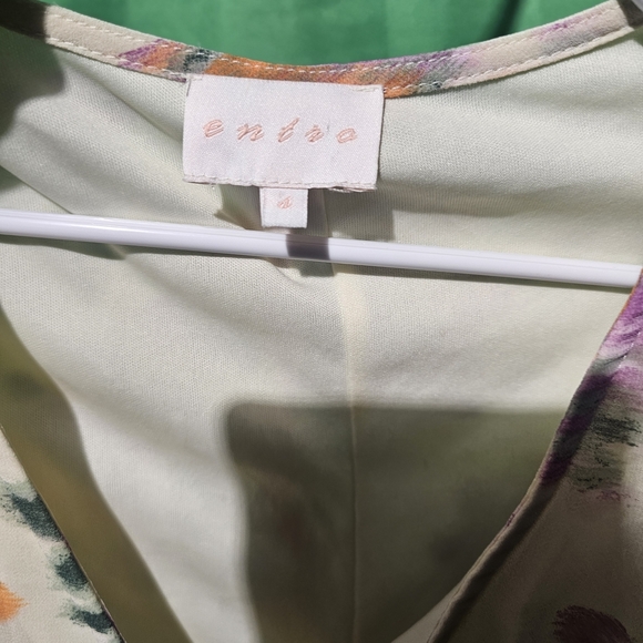 Entro EUC Size Small Floral V-Neck Dress 19 PTP - Picture 2 of 4